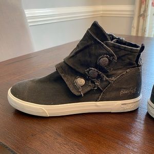 Woman’s size 9 Blowfish high top shoe, like new!